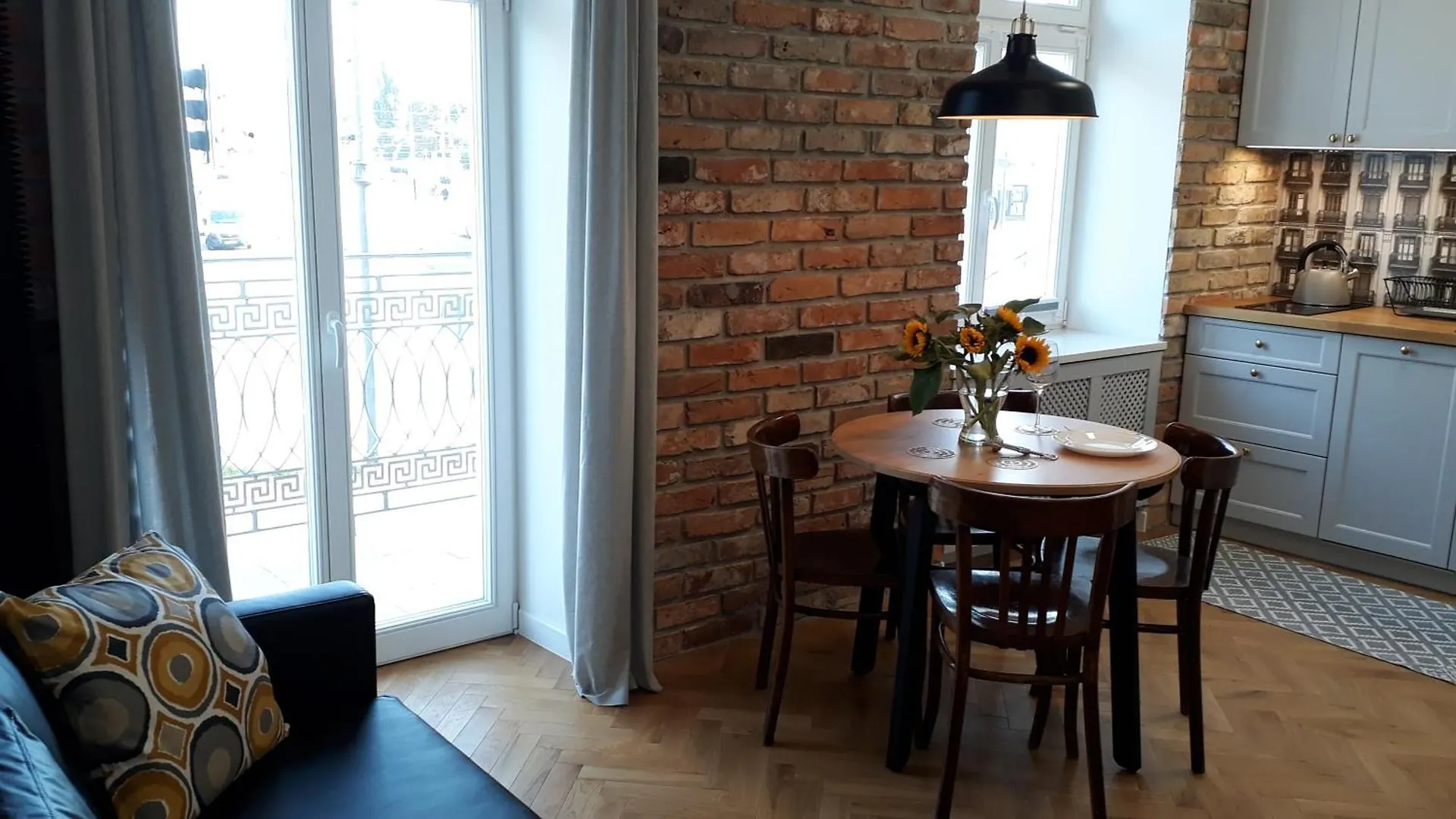 Klimatyczny Apartament Z Antresola Hotel Warsaw Poland